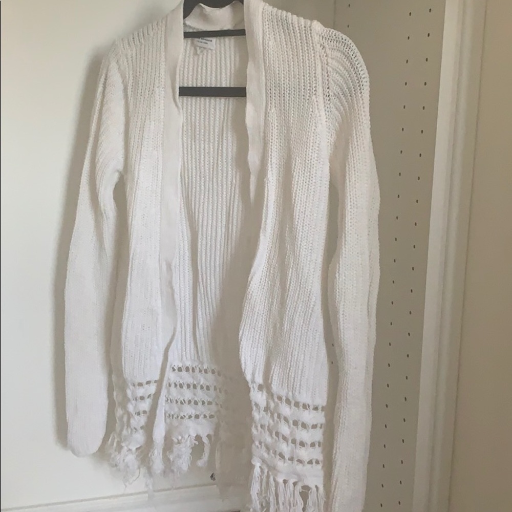 CLUB MONACO LIGHT WEIGHT FRINGE SWEATER